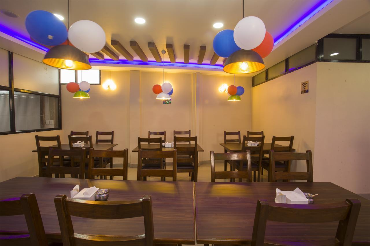 Oyo 146 Somewhere Hotel & Resturant Kathmandu Exterior photo